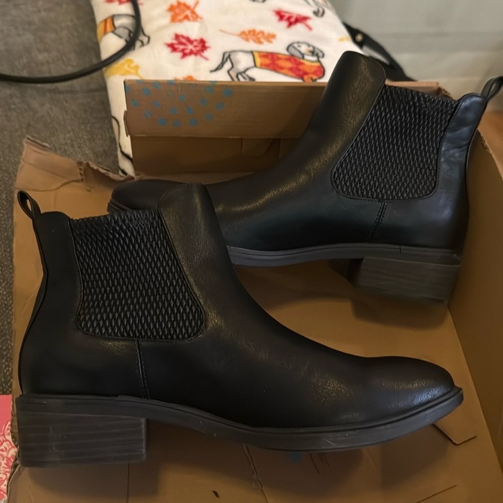 NWT Eurosoft Chelsea Boot